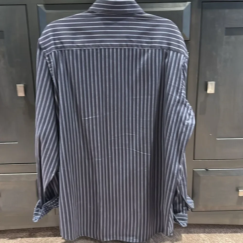 BUGATCHI Uomo size Xl dress shirt - check out the sleeve cuff design! Navy blue